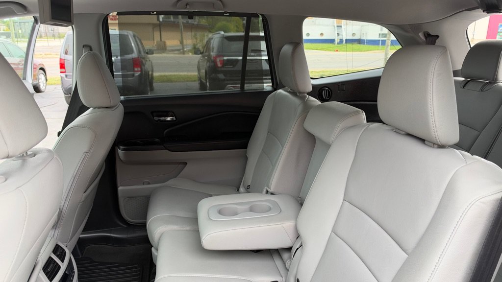 Used 2018 Honda Pilot Touring image 15