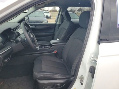 Used 2023 Jeep Grand Cherokee L Laredo AWD/4WD image 15