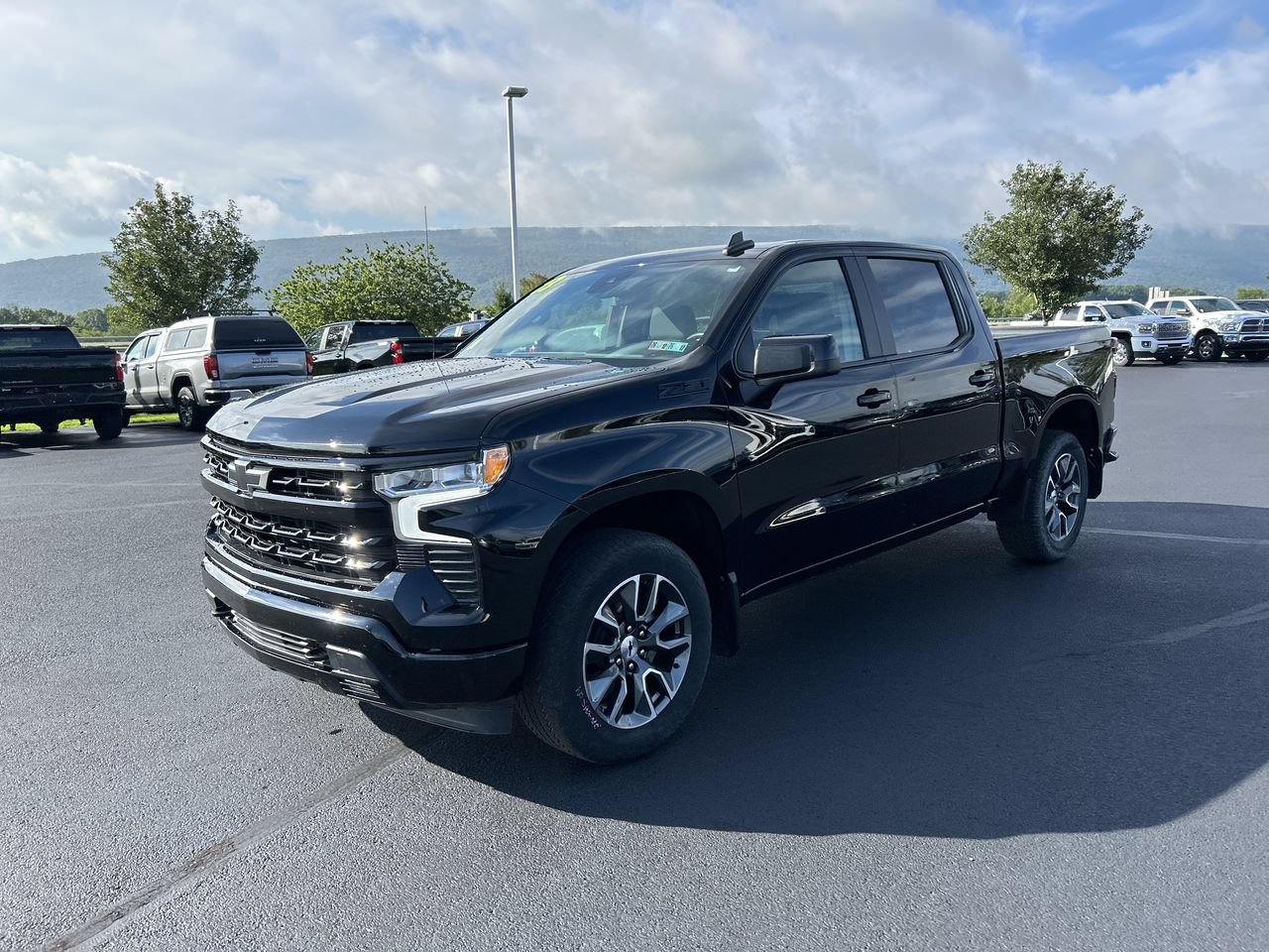 Used 2023 Chevrolet Silverado 1500 RST AWD/4WD image 3