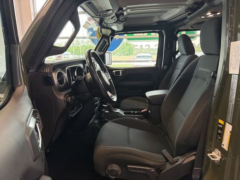 Used 2021 Jeep Wrangler Unlimited Sahara w/ Uconnect 4C Nav & Sound Group AWD/4WD image 17