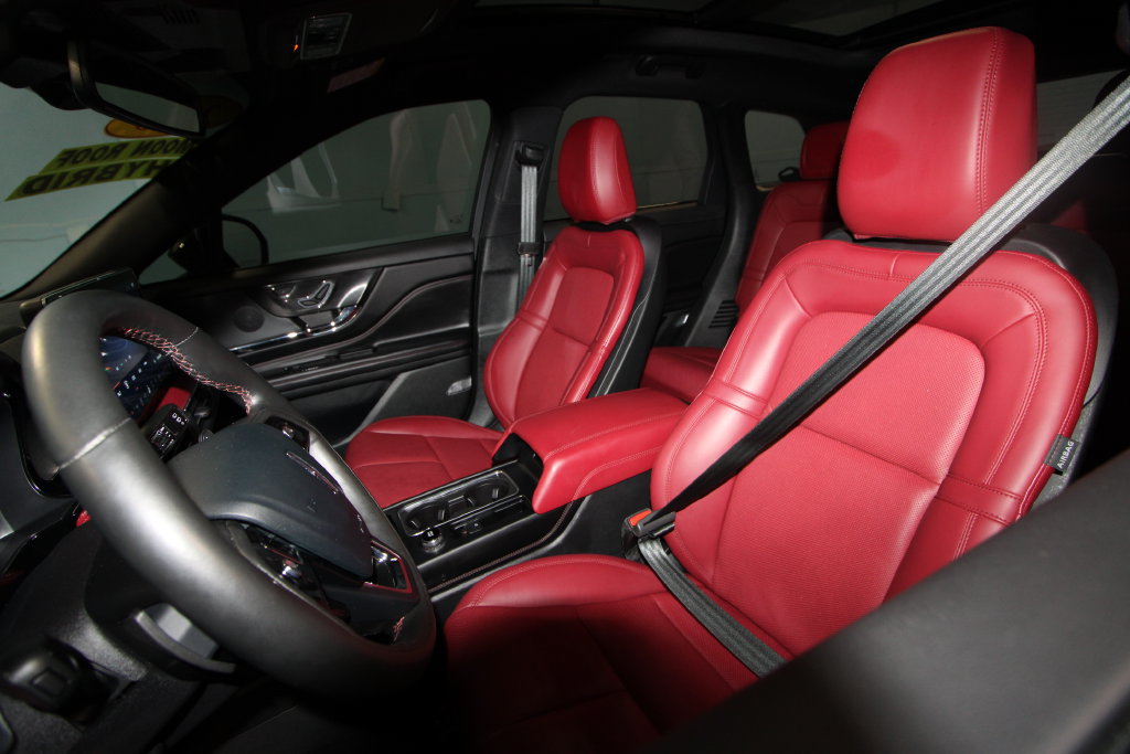 Used 2025 Lincoln Corsair Grand Touring AWD/4WD image 4