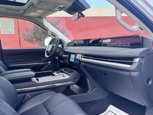 New 2025 Lincoln Navigator L Reserve image 24