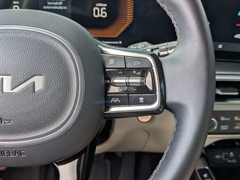 Used 2025 Kia Sorento S w/ Panoramic Sunroof Package FWD image 18