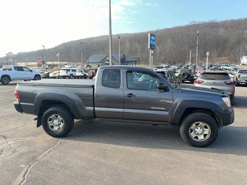 Used 2014 Toyota Tacoma 4x4 Access Cab image 2