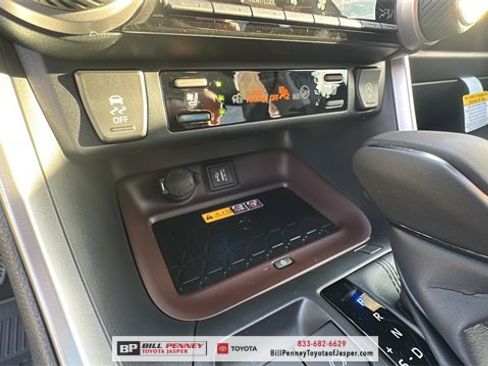 Used 2025 Toyota RAV4 Limited image 21