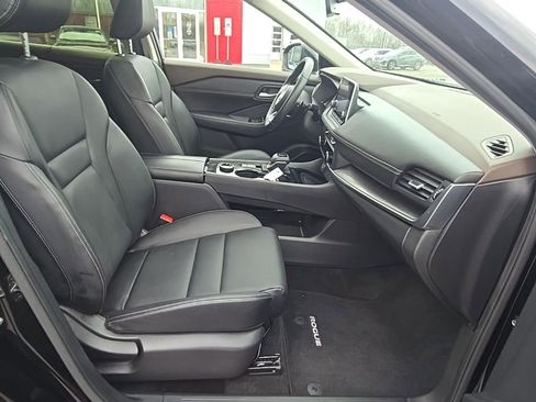 Used 2023 Nissan Rogue SV w/ SV Premium B Package image 26