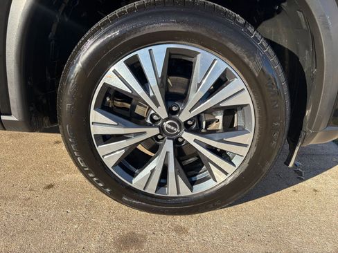 Used 2023 Nissan Rogue SV image 30