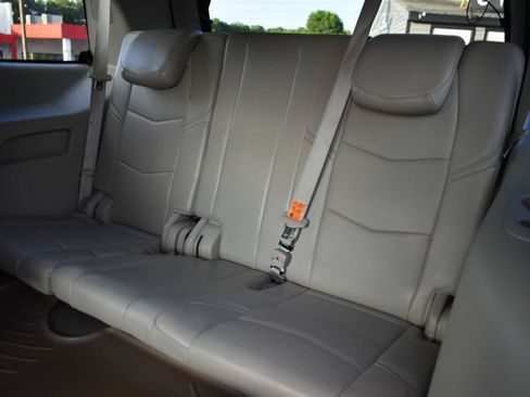 Used 2017 Cadillac Escalade Luxury AWD/4WD image 26