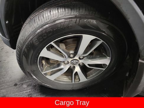 Used 2018 Toyota RAV4 XLE AWD/4WD image 13