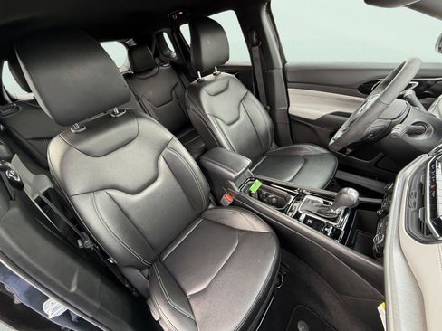 Used 2025 Jeep Compass Limited image 15