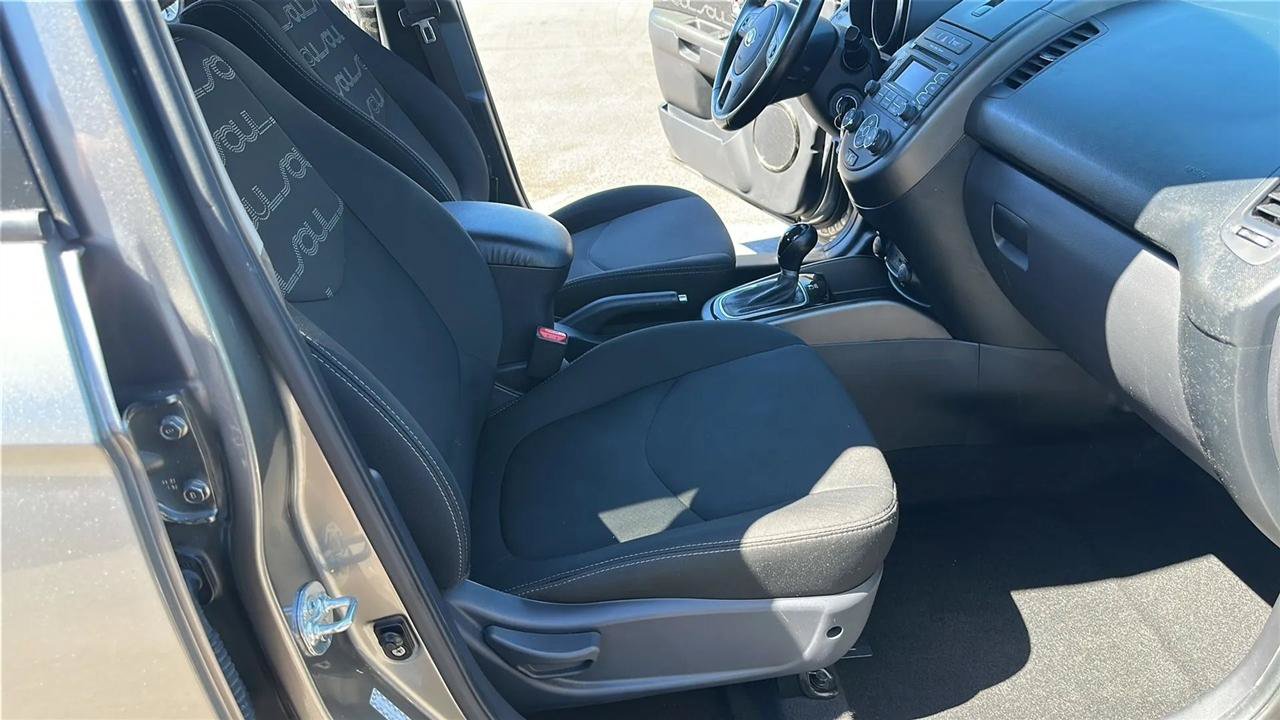 Used 2013 Kia Soul + FWD image 36