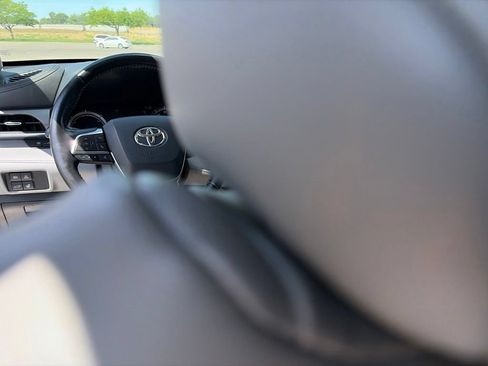 Used 2020 Toyota Highlander Limited AWD/4WD image 23