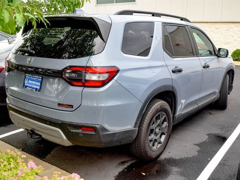 Used 2023 Honda Pilot TrailSport image 16