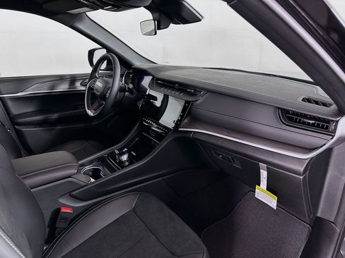 New 2026 Jeep Grand Cherokee L 4WD image 39