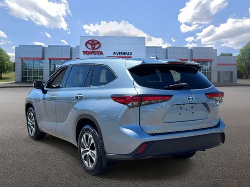 Certified 2020 Toyota Highlander XLE AWD/4WD image 5