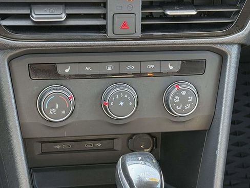 Used 2022 Volkswagen Taos SE w/ IQ.Drive SE Package image 16