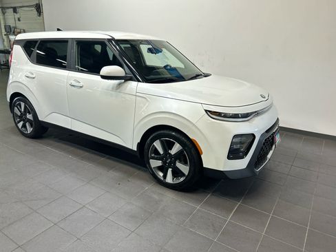 Used 2020 Kia Soul EX w/ Option Group 015 FWD image 2