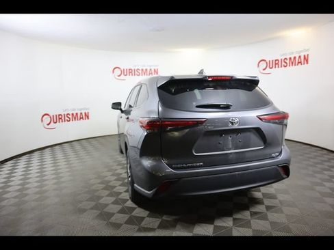 Used 2024 Toyota Highlander XLE FWD image 14
