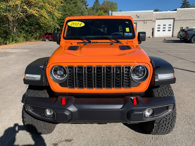 Used 2025 Jeep Wrangler Unlimited Rubicon w/ XTREMEE 35" Tire Package AWD/4WD image 9