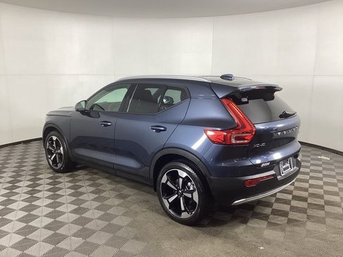 Used 2021 Volvo XC40 T5 Momentum w/ Premium Package image 4