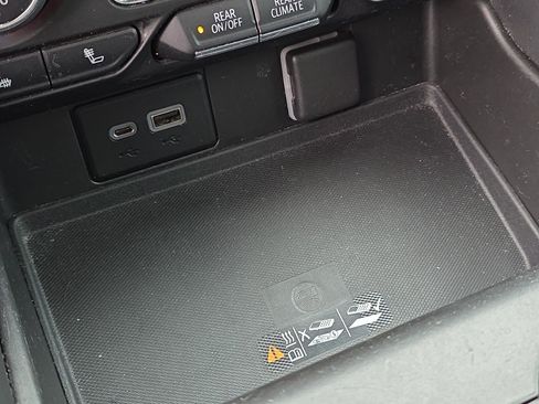 Certified 2022 Chevrolet Tahoe Z71 w/ Luxury Package image 24