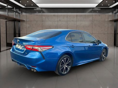 Used 2018 Toyota Camry SE image 5