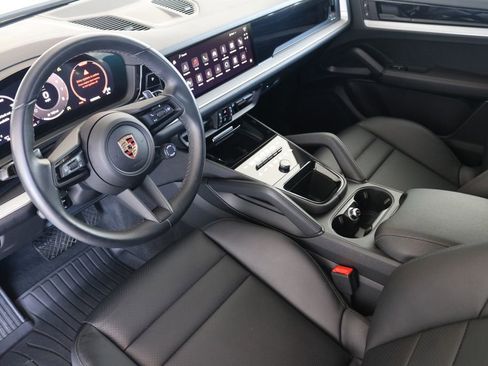 Used 2024 Porsche Cayenne image 20