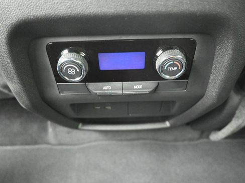 Used 2025 Chevrolet Traverse LT FWD image 23