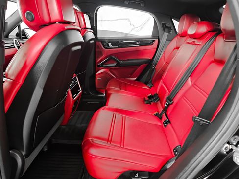 Used 2022 Porsche Cayenne Coupe image 18