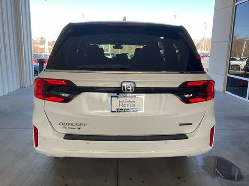 New 2026 Honda Odyssey Touring image 25