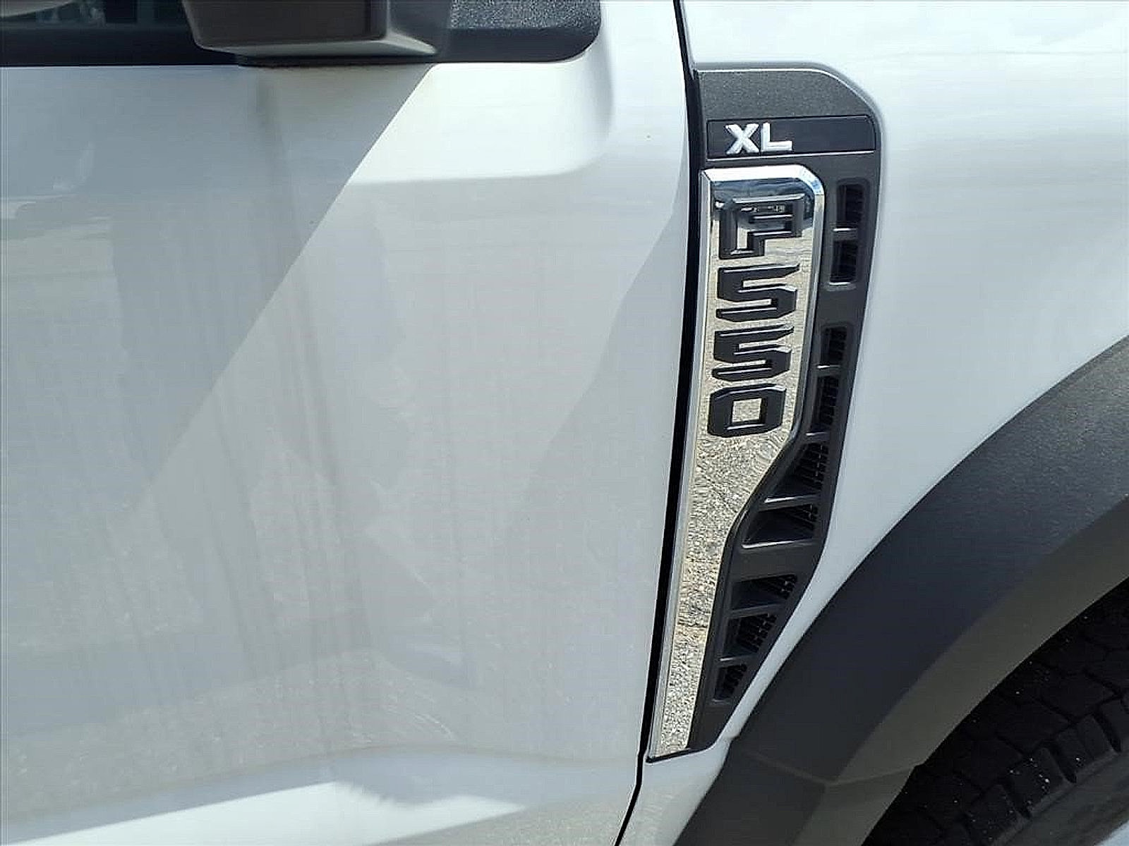 New 2024 Ford F550 4x4 Regular Cab Super Duty image 8