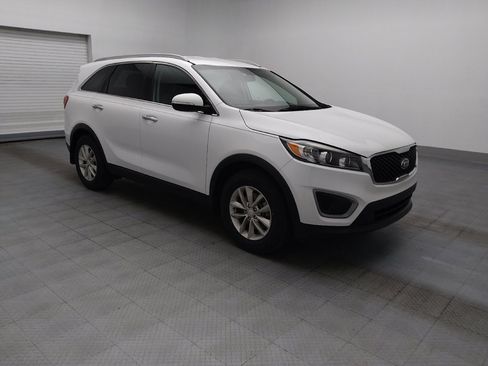 Used 2018 Kia Sorento FWD image 11