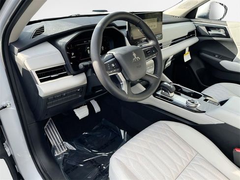 New 2026 Mitsubishi Outlander SEL image 9