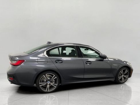 Used 2019 BMW 330i xDrive Sedan w/ Premium Package AWD/4WD image 2