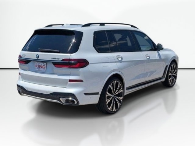 Used 2023 BMW X7 xDrive40i w/ M Sport Package AWD/4WD image 5