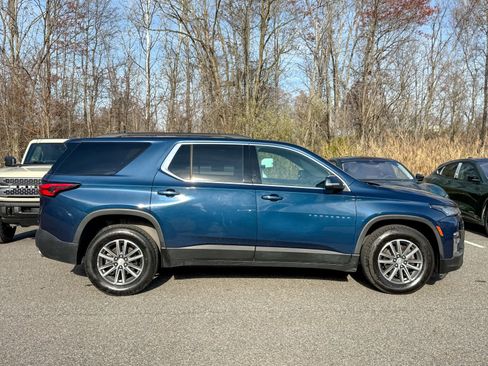 Used 2023 Chevrolet Traverse LT image 7