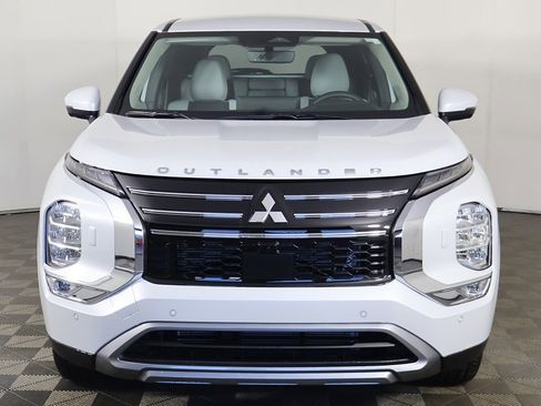 New 2025 Mitsubishi Outlander SE image 13