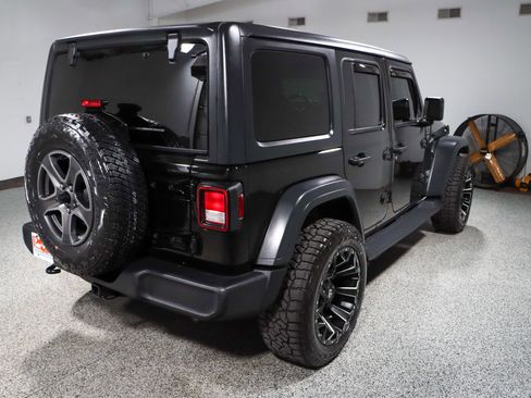 Used 2018 Jeep Wrangler Unlimited Sport S AWD/4WD image 7