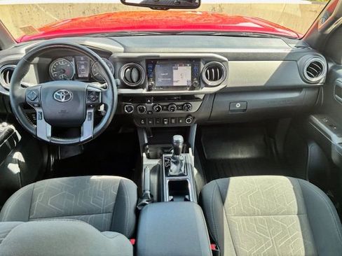 Used 2018 Toyota Tacoma TRD Sport w/ Technology Package image 16