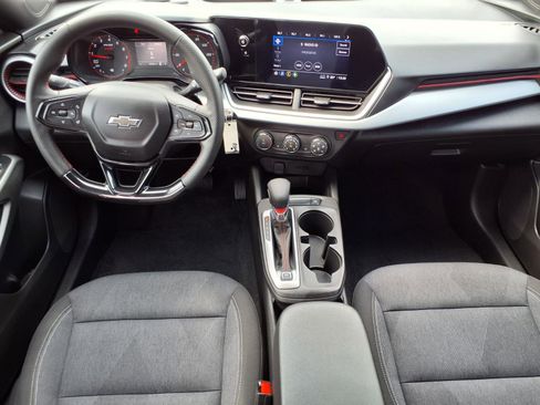 Used 2024 Chevrolet Trax RS w/ Sunroof Package FWD image 3