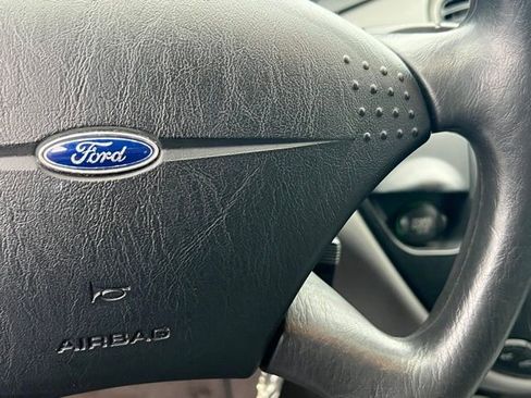 Used 2000 Ford Focus SE FWD image 18