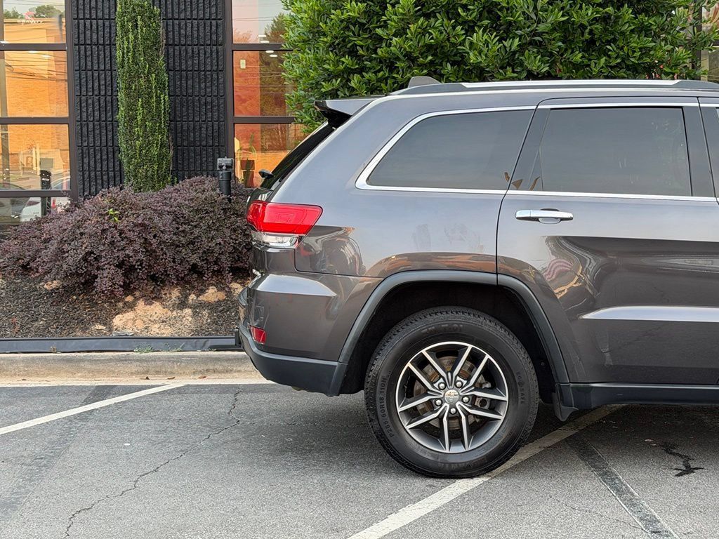 Used 2017 Jeep Grand Cherokee Limited w/ Trailer Tow Group IV AWD/4WD image 22