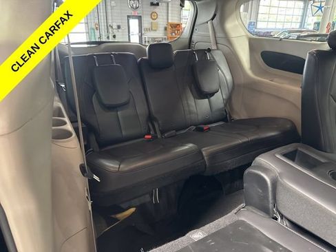 Used 2017 Chrysler Pacifica Touring-L w/ Tire & Wheel Group FWD image 35