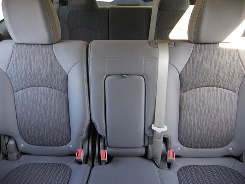 Used 2017 Chevrolet Traverse LT FWD image 27