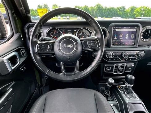Used 2022 Jeep Gladiator Sport AWD/4WD image 9