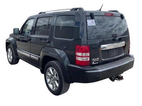 Used 2011 Jeep Liberty Limited w/ Tire & Wheel Group AWD/4WD image 3
