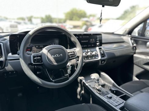 Used 2023 Kia Sorento LX FWD image 17