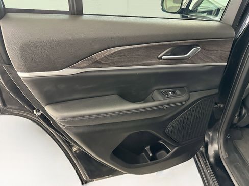 Used 2023 Jeep Grand Cherokee Limited w/ Black Appearance Package image 27