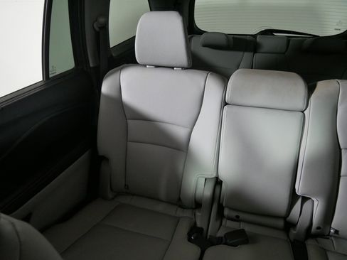 Used 2020 Honda Pilot Touring image 12