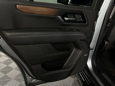 Used 2025 GMC Yukon Denali image 28